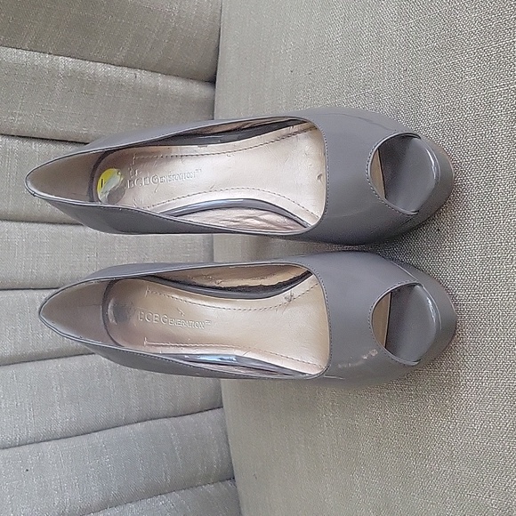 Used BCBG Generation JAXX Peep Toe Platform Pump Heel Patent Shoe - Picture 5 of 7